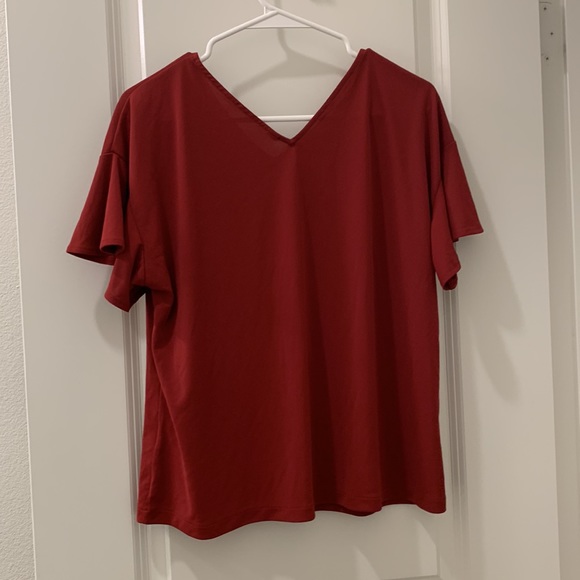 Like new, worn once Uniqlo flutter sleeve V neck shirt - Picture 3 of 4